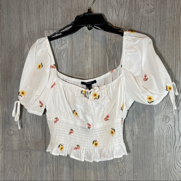 Forever 21 Tops - Forever 21 White woven floral crop top Size L